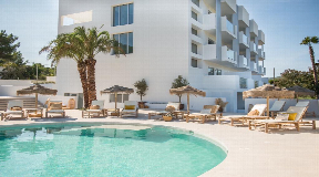 Luxurious apartment in high end development Cala Llonga for sale