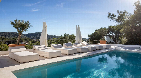 Comfortable and luxurious villa located in Can Furnet for sale