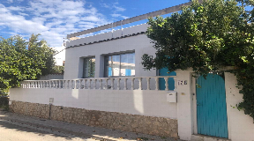 Villa with tourist license in Los Molinos a hundred meters from the beach for sale