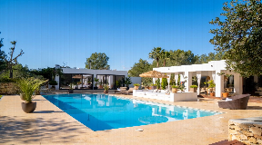 Wonderful modern 6-bed villa in Santa Gertrudis for sale
