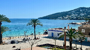 Frontline Apartment in a Prime Location in Santa Eulalia