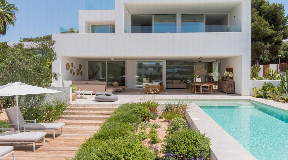 Superb villa in Talamanca within walking distance of the beach