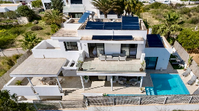 4 Bedroom Contemporary Light-Filled Villa Near Jesús and Talamanca