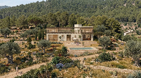 Plot for a 6 bedroom house in Roca Llisa
